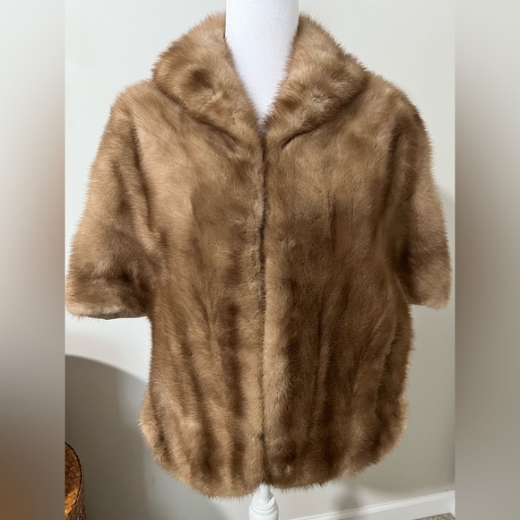 Vintage Canadian Fur co. Pittsburg PA. wrap coat Golden tan jacket cape. Size S - Picture 10 of 12